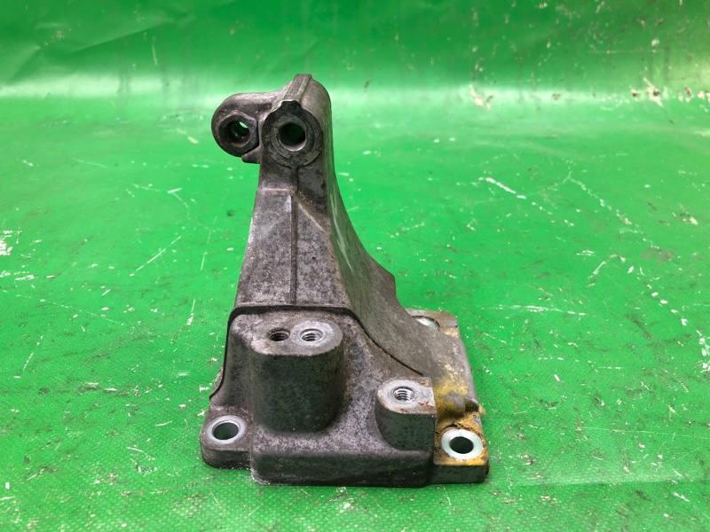 Кронштейн генератора RAV4 13-19 2017 ZSA42 2.0 3ZRFE