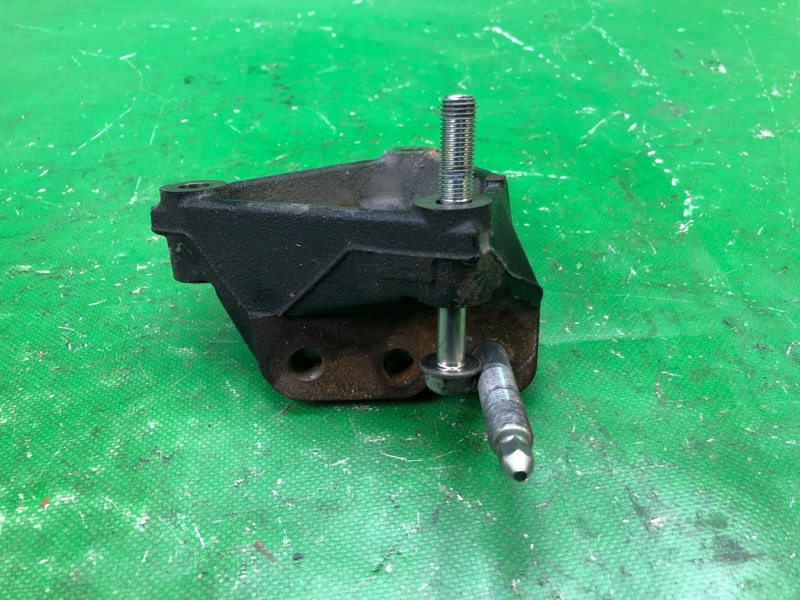 Кронштейн двигателя TOYOTA RAV4 13-19 ZSA42 2.0 3ZRFE