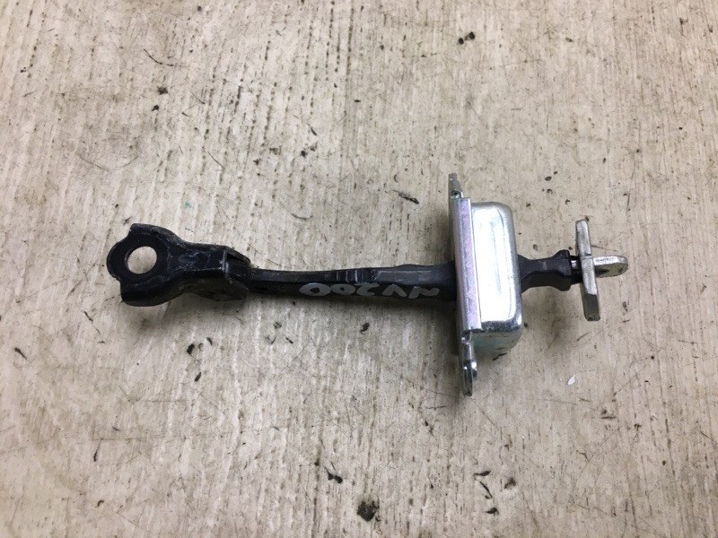 Ограничитель двери передний левый NV200 USA 13- 2020 M20XUS 2.0 MR20DE Ограничитель двери передний левый NV200 USA 13- 2020 M20XUS 2.0 MR20DE