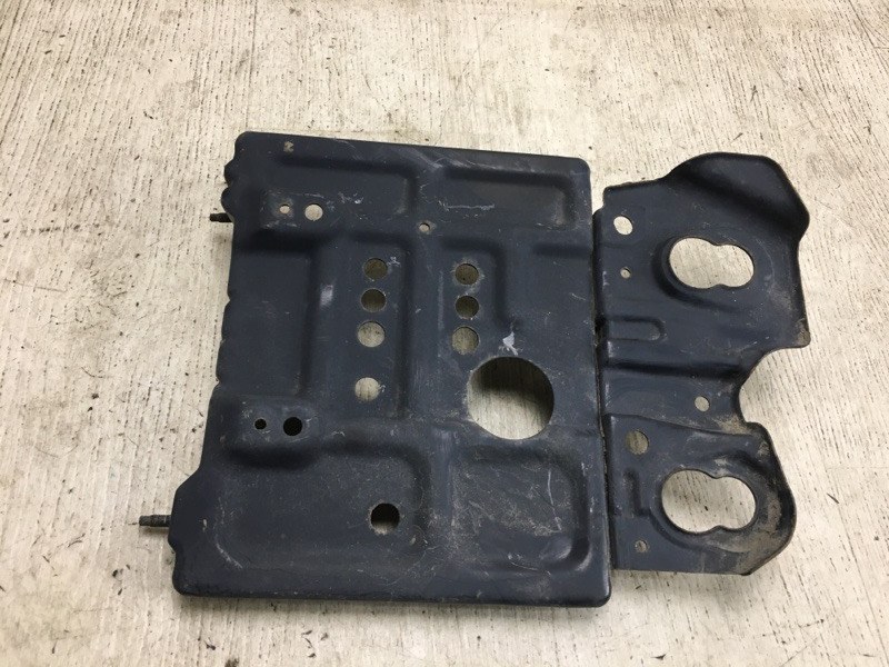 Полка аккумулятора NISSAN NV200 USA 13- M20XUS 2.0 MR20DE