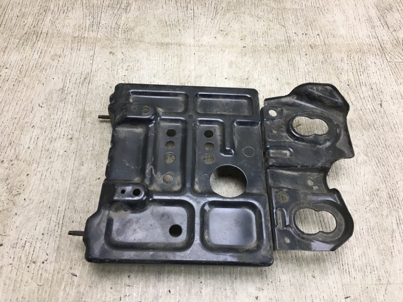 Полка аккумулятора NISSAN NV200 USA 13- M20XUS 2.0 MR20DE