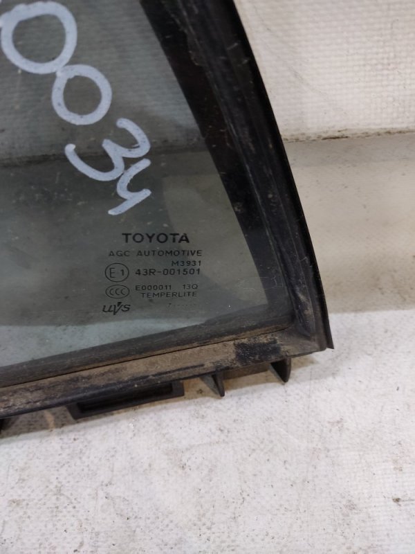 Стекло двери глухое заднее левое AURIS 06-12