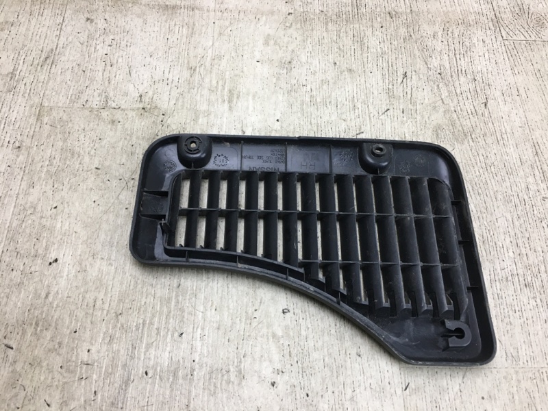 Накладка в салоне задняя правая NISSAN NV200 USA 13- M20XUS 2.0 MR20DE