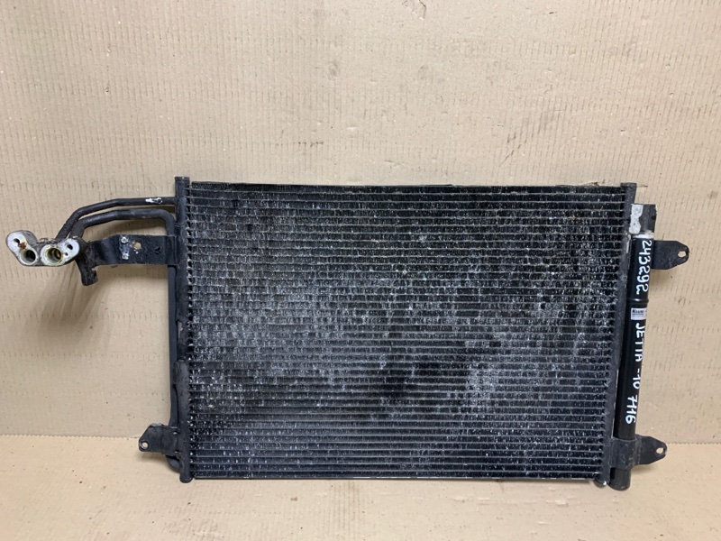 Радиатор кондиционера VOLKSWAGEN JETTA 05-10 2007 Седан 2.5 1K0 820 411 AH Б/У