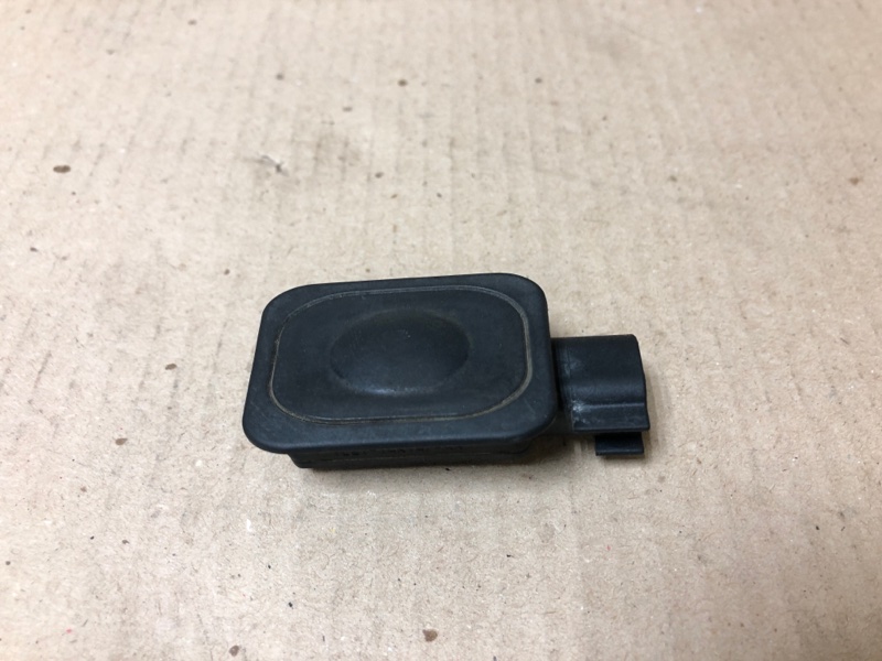 Запчасть кнопка открывания багажника наружная FORD FUSION 14- 2014 Седан 2.5 1L2Z-14018-AC Б/У Кнопка открывания багажника наружная FORD FUSION 14- 2014 Седан 2.5 1L2Z-14018-AC Б/У