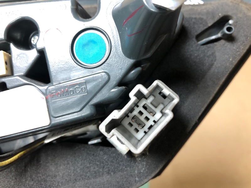 Фонарь внутренний задний правый FUSION 14- 2014 Седан 2.5 Фонарь внутренний задний правый FUSION 14- 2014 Седан 2.5