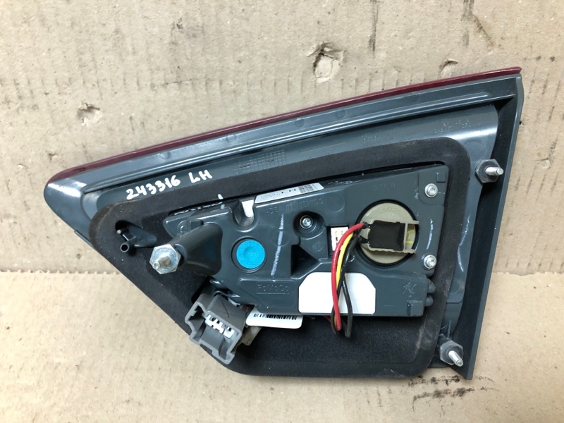 Фонарь внутренний задний левый FUSION 14- 2014 Седан 2.5