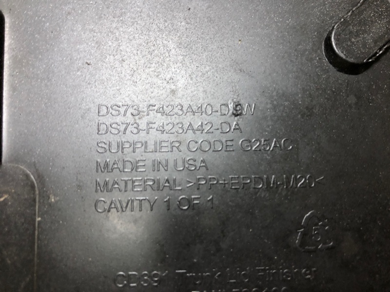 Накладка крышки багажника FUSION 14- 2014 Седан 2.5