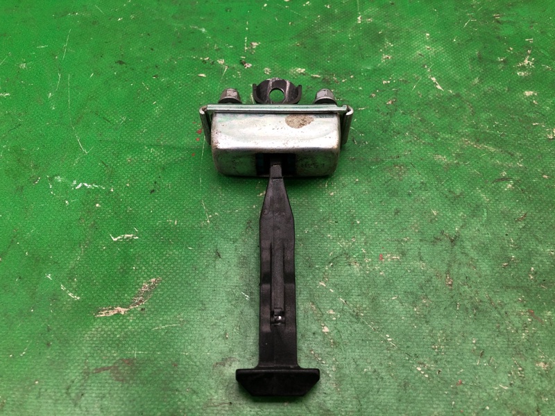 Ограничитель двери задний правый FOCUS 10-18 2015 CB8 2.0 XQDA