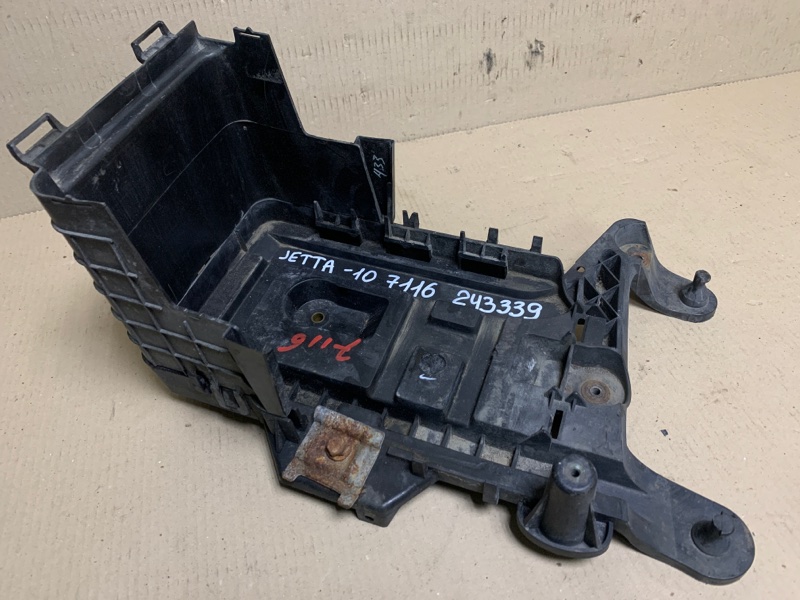 Полка аккумулятора JETTA 05-10 2007 Седан 2.5