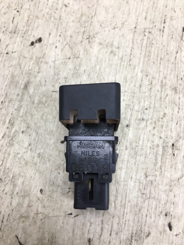 Кнопка аварийной сигнализации NV200 USA 13- 2020 M20XUS 2.0 MR20DE