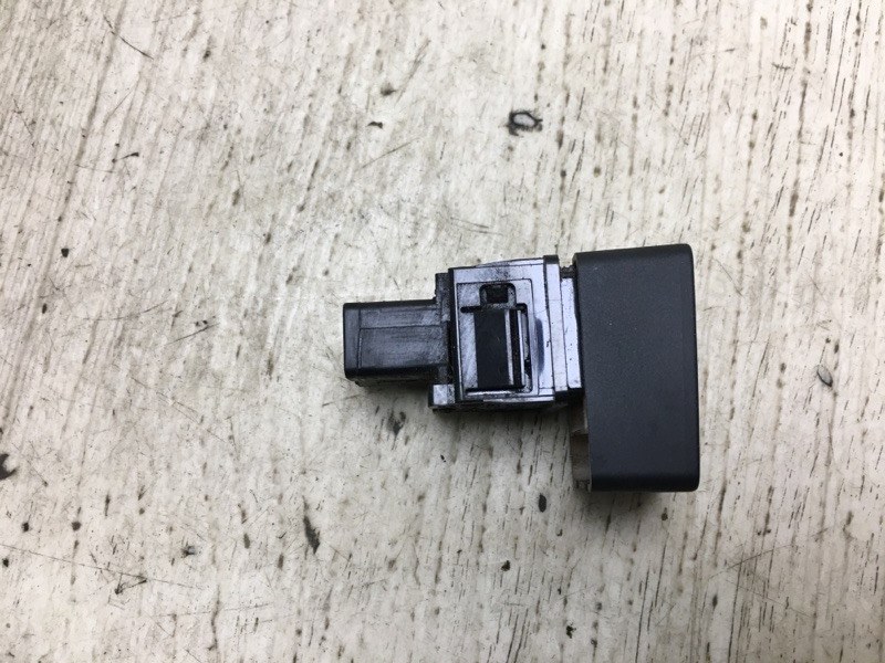 Кнопка аварийной сигнализации NISSAN NV200 USA 13- M20XUS 2.0 MR20DE