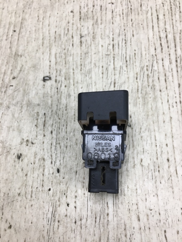 Кнопка аварийной сигнализации NV200 USA 13- 2020 M20XUS 2.0 MR20DE