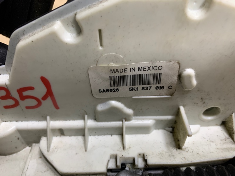 Замок двери передний правый JETTA USA 10-17 2011 CBTA 2.5L