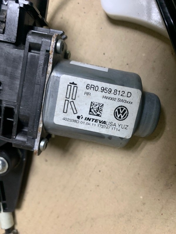 Стеклоподъемник задний правый JETTA USA 10-17 2011 CBTA 2.5L