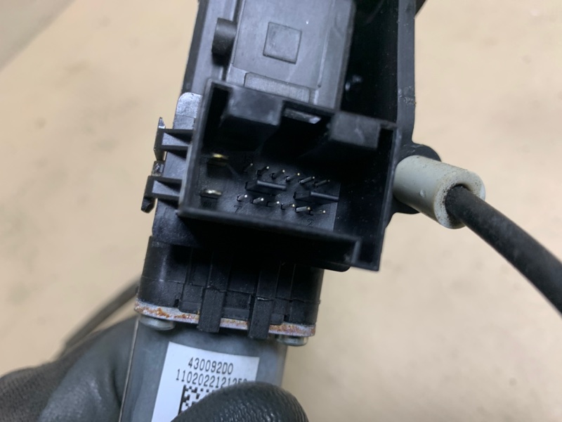 Стеклоподъемник задний правый JETTA USA 10-17 2011 CBTA 2.5L