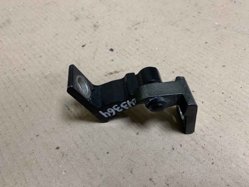 Петля двери верхняя задняя правая JETTA USA 10-17 2011 CBTA 2.5L Петля двери верхняя задняя правая JETTA USA 10-17 2011 CBTA 2.5L