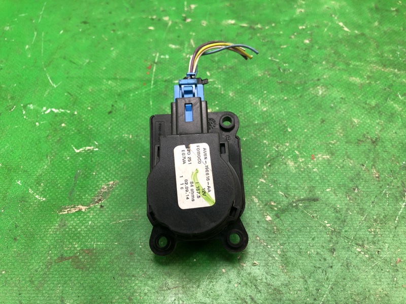 Моторчик заслонки печки FORD FOCUS 10-18 2015 CB8 2.0 XQDA AV6Z-19E616-A Б/У