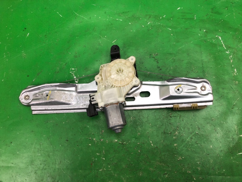 Запчасть стеклоподъемник задний правый FORD FOCUS 10-18 2015 CB8 2.0 XQDA CM5Z-5827000-A Б/У Стеклоподъемник задний правый FORD FOCUS 10-18 2015 CB8 2.0 XQDA CM5Z-5827000-A Б/У