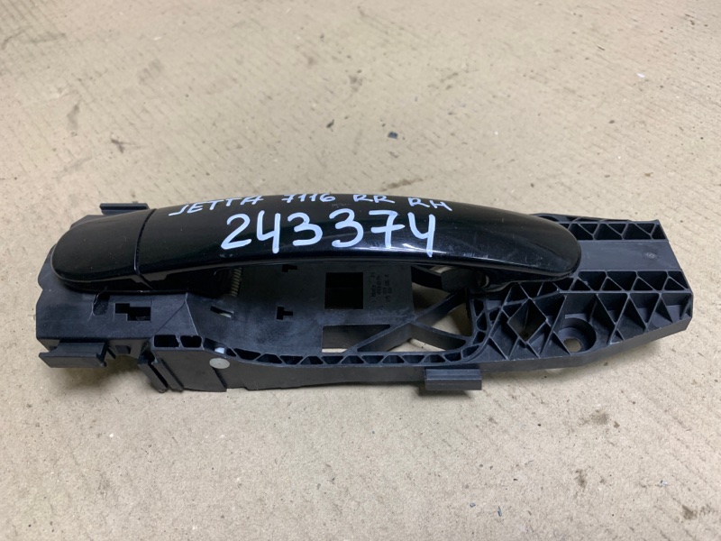 Ручка двери наружная задняя правая JETTA USA 10-17 2011 CBTA 2.5L
