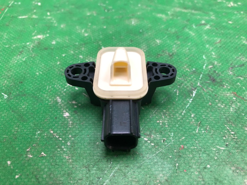 Датчик удара FORD FOCUS 10-18 CB8 2.0 XQDA Датчик удара FORD FOCUS 10-18 CB8 2.0 XQDA