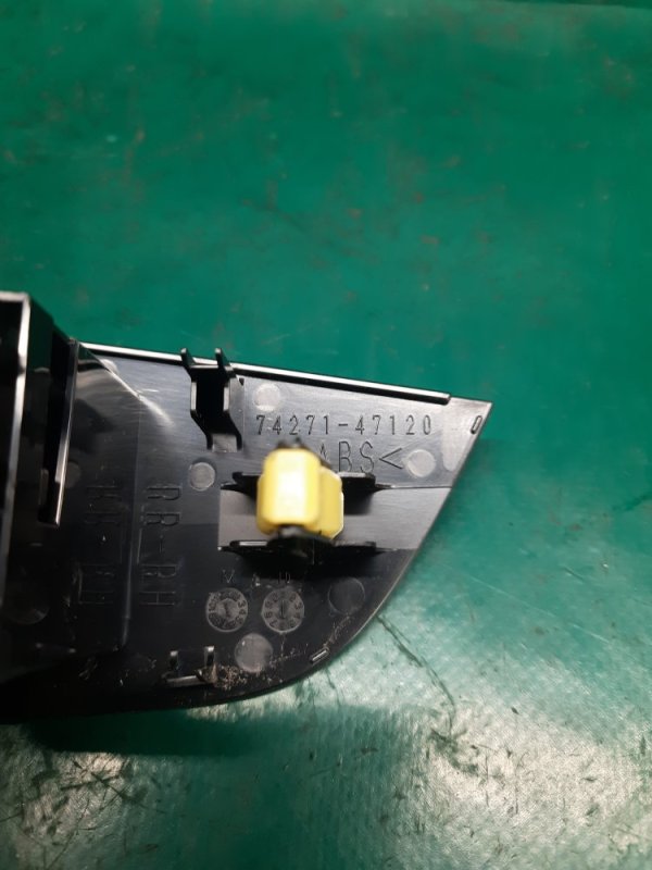 Кнопка стеклоподъемника задняя правая PRIUS 16- 2016 Хэтчбек 1.8 2ZRFXE