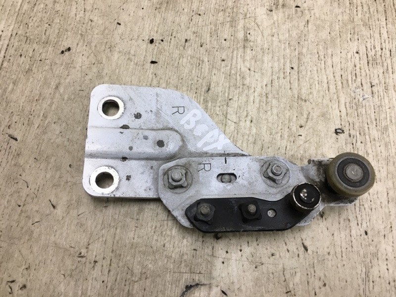 Запчасть ролик сдвижной двери верхний правый NISSAN NV200 USA 13- 2020 M20XUS 2.0 MR20DE 82400-JX00A Б/У Ролик сдвижной двери верхний правый NISSAN NV200 USA 13- 2020 M20XUS 2.0 MR20DE 82400-JX00A Б/У