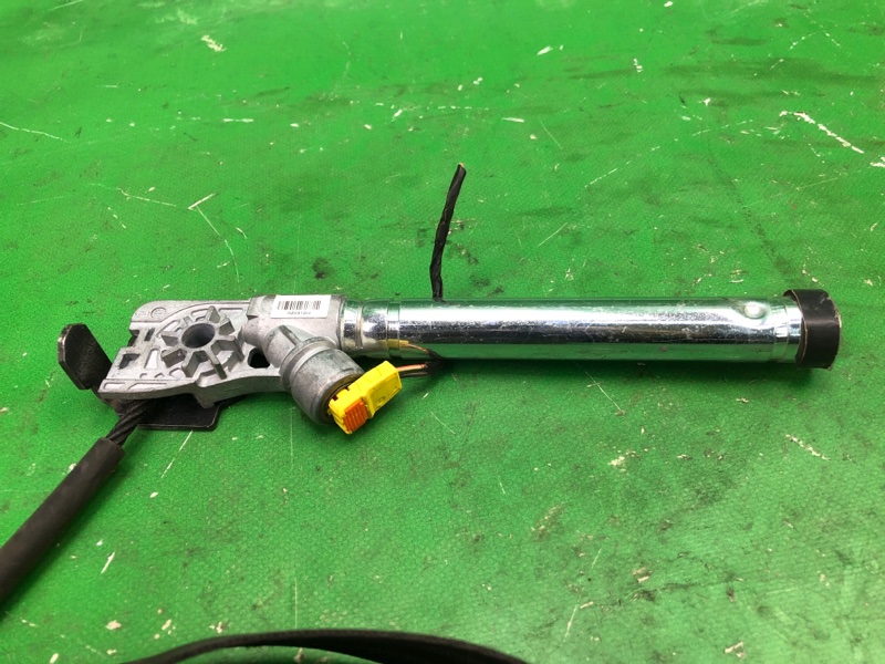 Ремень безопасности правый FORD FOCUS 10-18 CB8 2.0 XQDA Ремень безопасности правый FORD FOCUS 10-18 CB8 2.0 XQDA