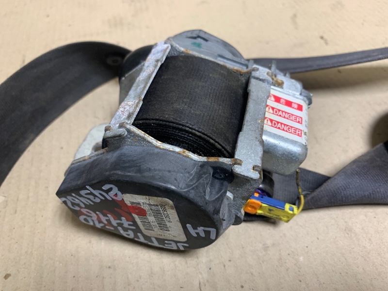 Ремень безопасности передний левый VOLKSWAGEN JETTA 05-10 Седан 2.5