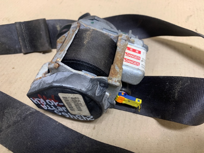 Ремень безопасности передний правый VOLKSWAGEN JETTA 05-10 Седан 2.5