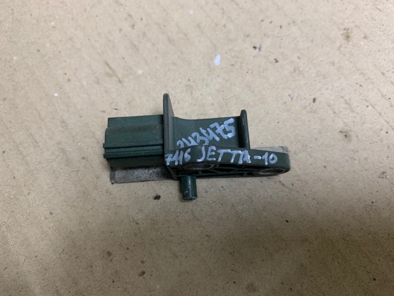 Датчик удара передний VOLKSWAGEN JETTA 05-10 2007 Седан 2.5 1K0 959 651 A Б/У
