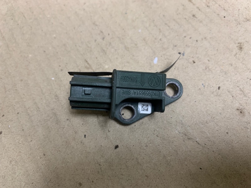 Датчик удара передний JETTA 05-10 2007 Седан 2.5