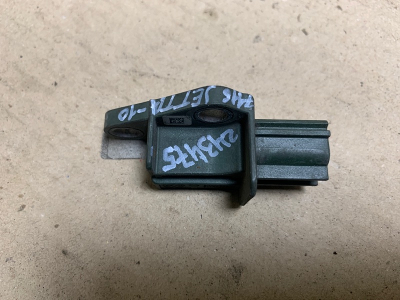 Датчик удара передний JETTA 05-10 2007 Седан 2.5