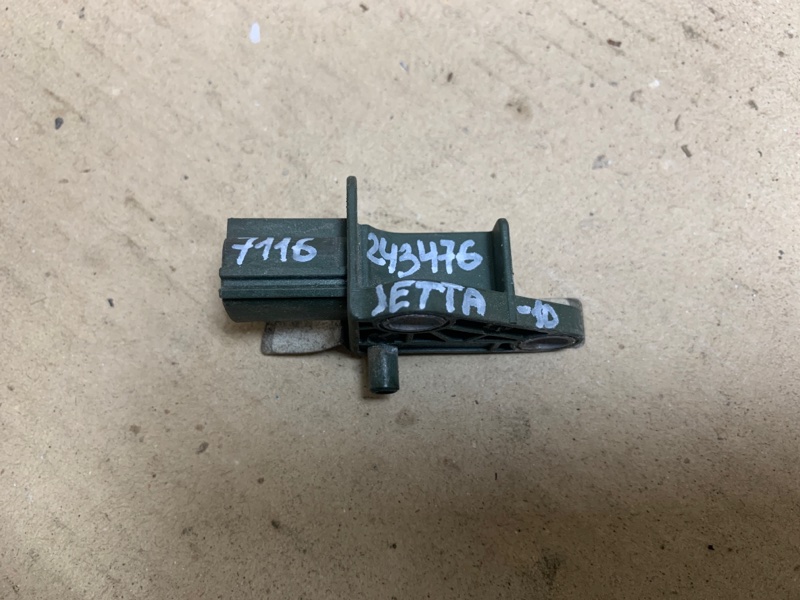 Датчик удара передний VOLKSWAGEN JETTA 05-10 2007 Седан 2.5 1K0 959 651 A Б/У