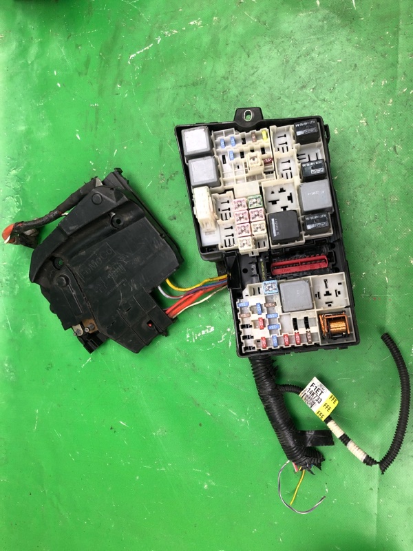 Блок предохранителей моторный отсек FORD FOCUS 10-18 2015 CB8 2.0 XQDA CV6Z-14A003-BA Б/У