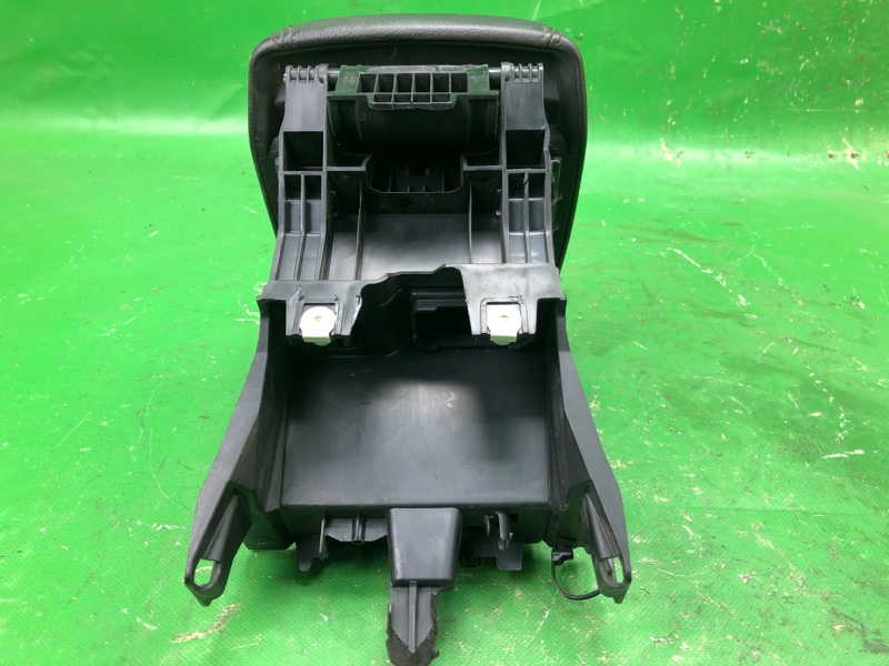 Подлокотник FOCUS 10-18 2015 CB8 2.0 XQDA