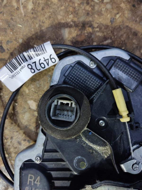 Замок двери передний левый TOYOTA RAV4 05-12