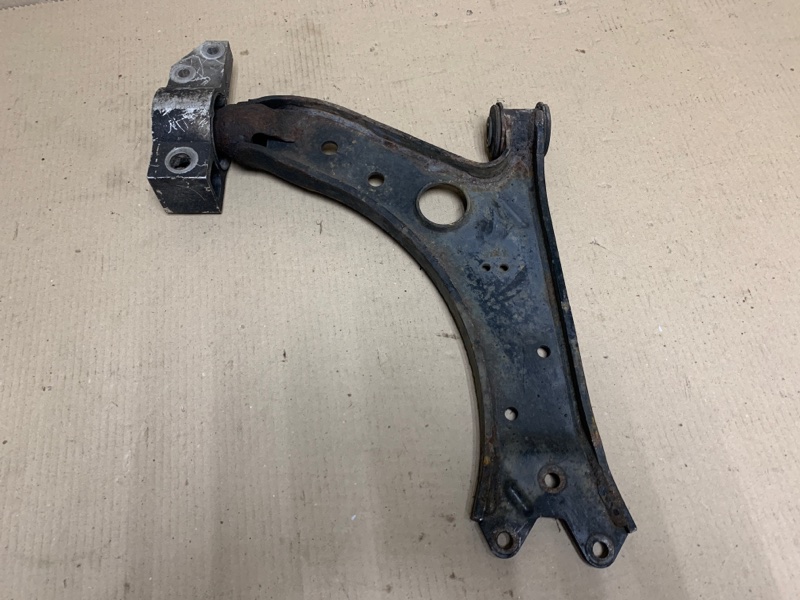 Рычаг передней подвески нижний левый VOLKSWAGEN JETTA 05-10 Седан 2.5