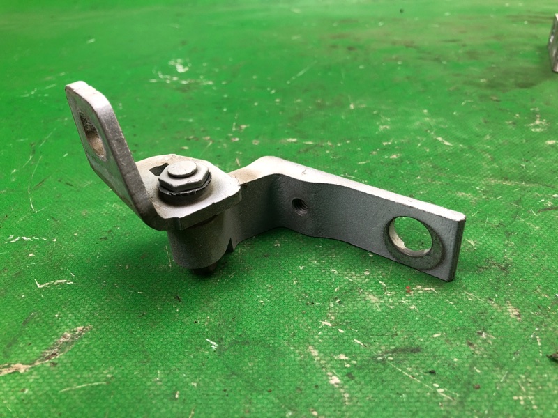 Петля двери верхняя передняя правая FOCUS 10-18 2015 CB8 2.0 XQDA