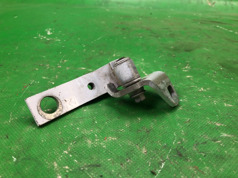 Петля двери нижняя задняя правая FORD FOCUS 10-18 CB8 2.0 XQDA