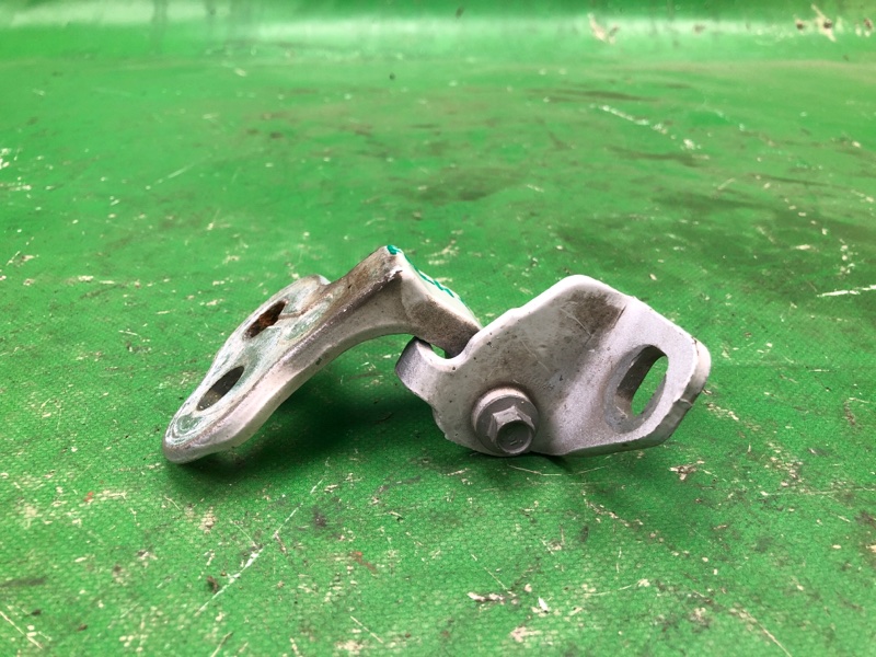 Петля двери нижняя передняя левая FORD FOCUS 10-18 2015 CB8 2.0 XQDA CP9Z-5422811-A Б/У