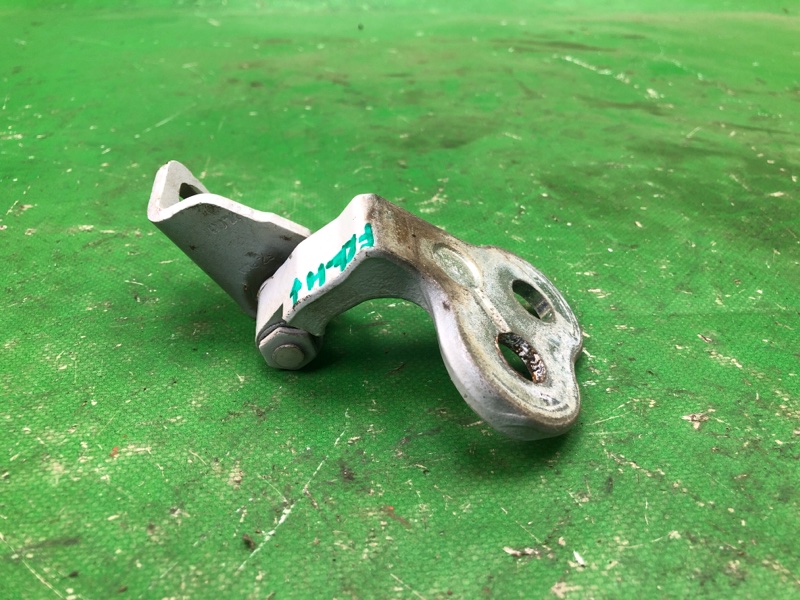 Петля двери нижняя передняя левая FOCUS 10-18 2015 CB8 2.0 XQDA