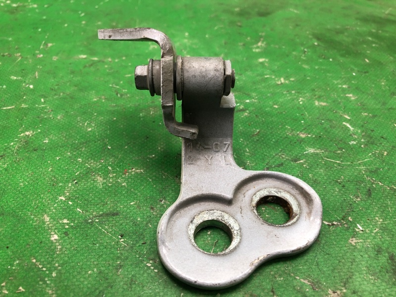 Петля двери нижняя передняя левая FOCUS 10-18 2015 CB8 2.0 XQDA