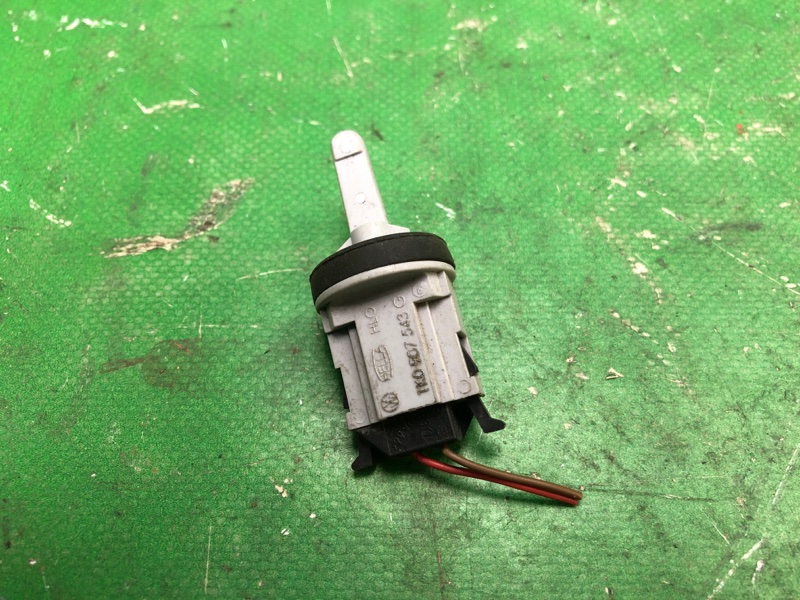 Запчасть датчик температуры воздуха в салоне PORSCHE CAYENNE 10-18 2010 958 4.8 M48.02 1K0907543G Б/У Датчик температуры воздуха в салоне PORSCHE CAYENNE 10-18 2010 958 4.8 M48.02 1K0907543G Б/У