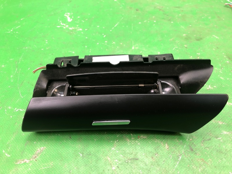 Запчасть пепельница задняя левая PORSCHE CAYENNE 10-18 2010 958 4.8 M48.02 958 552 561 00 Б/У Пепельница задняя левая PORSCHE CAYENNE 10-18 2010 958 4.8 M48.02 958 552 561 00 Б/У