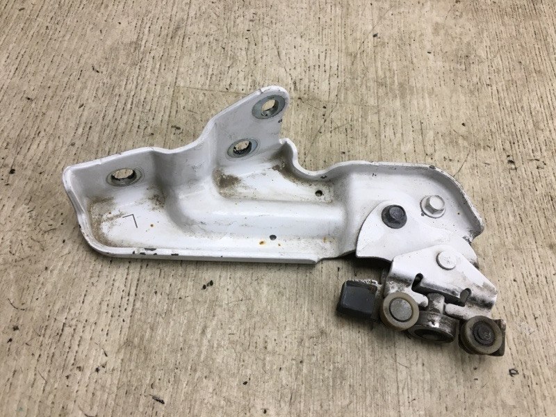 Ролик сдвижной двери нижний левый NISSAN NV200 USA 13- M20XUS 2.0 MR20DE