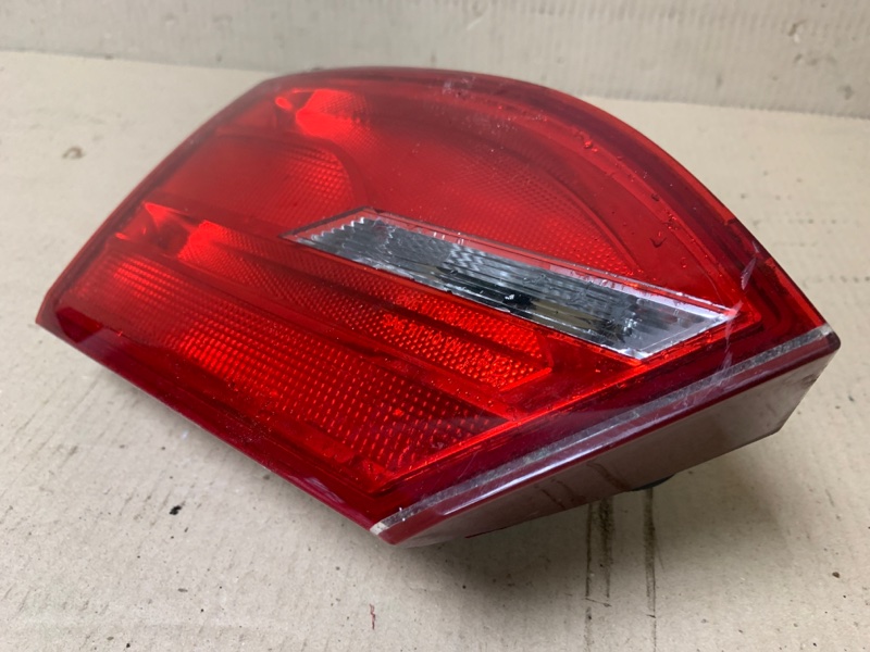 Фонарь внутренний левый JETTA USA 10-17 2011 CBTA 2.5L