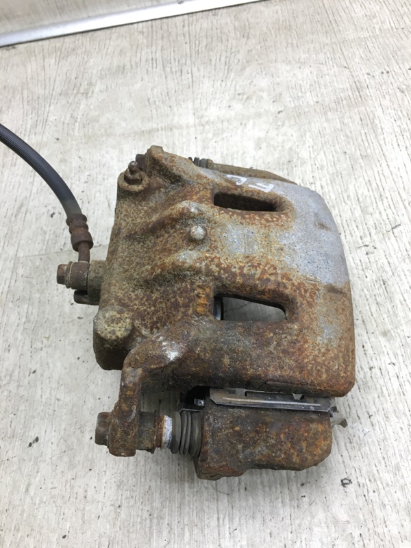 Суппорт тормозной передний левый NV200 USA 13- 2020 M20XUS 2.0 MR20DE