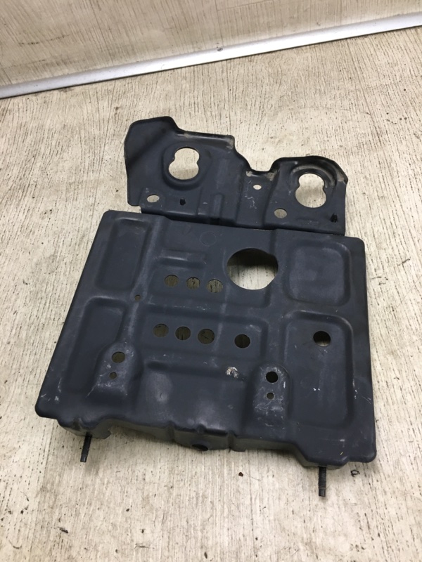 Полка аккумулятора NISSAN NV200 USA 13- M20XUS 2.0 MR20DE