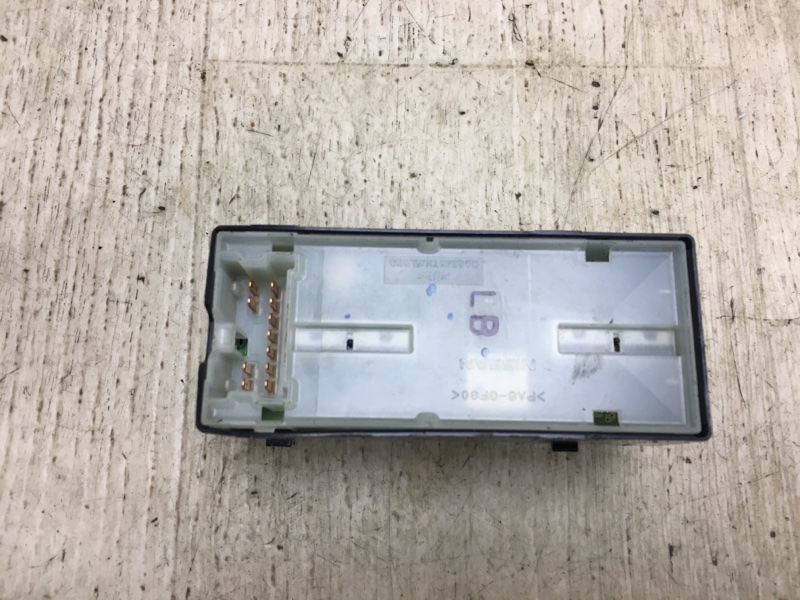 Кнопка стеклоподъемника передняя правая NV200 USA 13- 2015 M20XUS 2.0 MR20DE